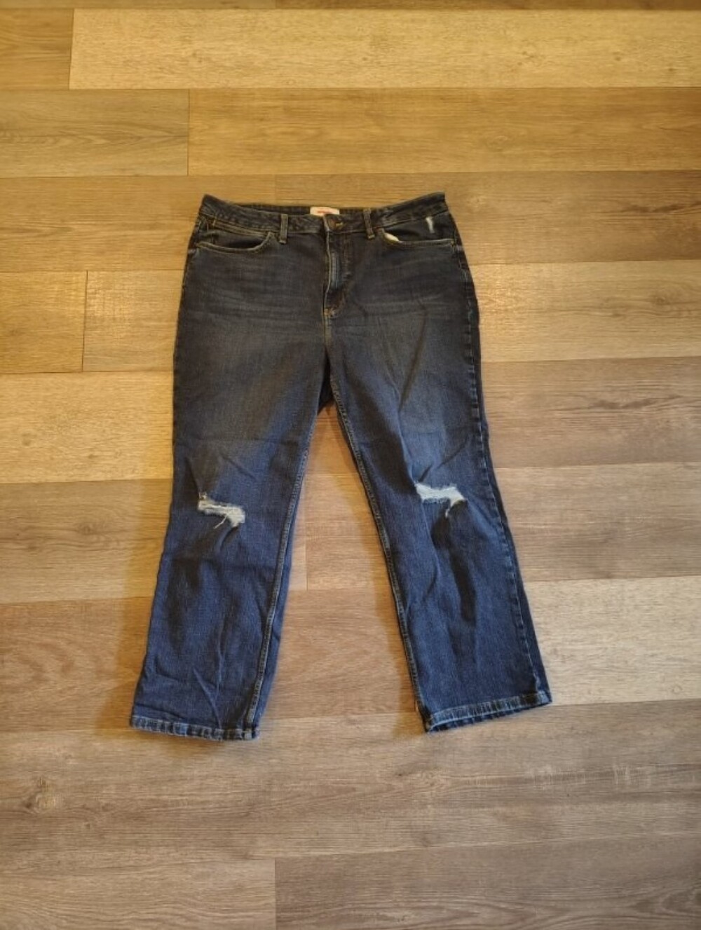 Wrangler Women's Straight Leg Jeans in Dark Blue with Knee Rips